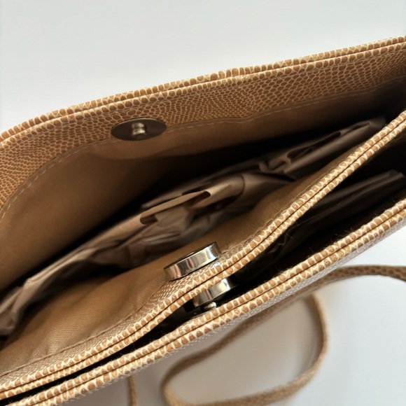 NWT Kim Rogers Cream Magnetic Closure Purse - Picture 8 of 16